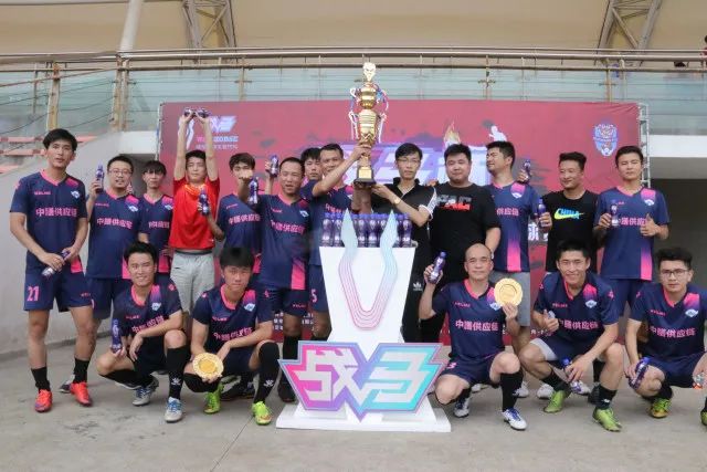 爵士球员参与高尔夫慈善活动 支持哈迪基金会